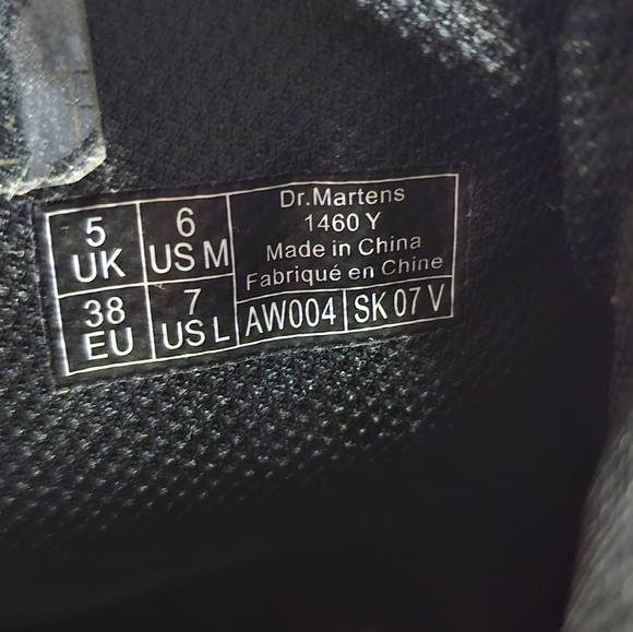 Dr. Martens 1460Y Patent Leather Lace Up Boots - Picture 7 of 7